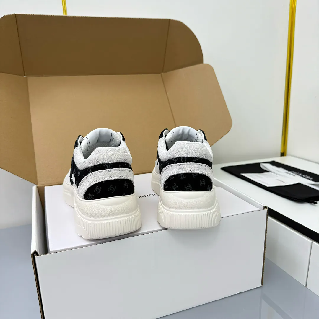 👟👟Ex-factory price 620👟👟 Chanel bread shoes ~ original calfskin panda shoes Chanel 25C latest hot style panda black and white sports shoes casual sneakers Xiaoxiang hot item classic black and white panda color coco girls must pay Fabric: original custom mixed sheepskin lining: original imported breathable mesh lining outsole: Original molded rubber + TPU combination Size: Women's 35-41